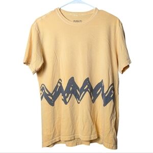 Peanuts Charlie Brown Men's Yellow Black Graphic Tee Small Cosplay Snoopy EUC